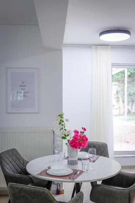Pame Rentals - Cozy Glyfada Stay With Free Parking 아테네 외부 사진